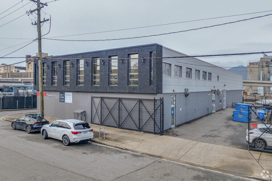 More Photos Of 1201 Franklin St, Vancouver Showroom For Lease