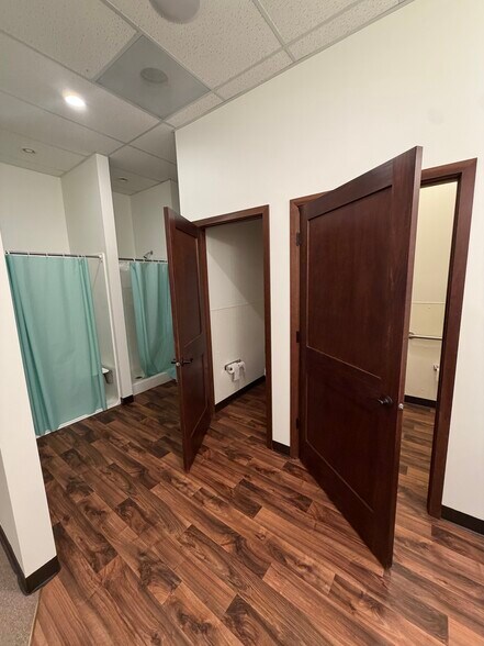 More Photos Of 1004-1020 NW Gateway Dr, Chaska Unknown For Lease