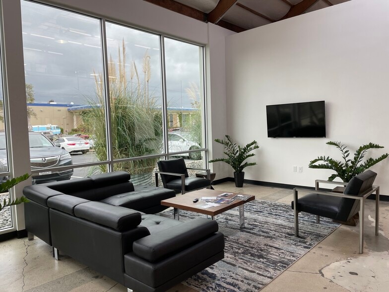 More Photos Of 3185-3189 Pullman St, Costa Mesa Office For Sale