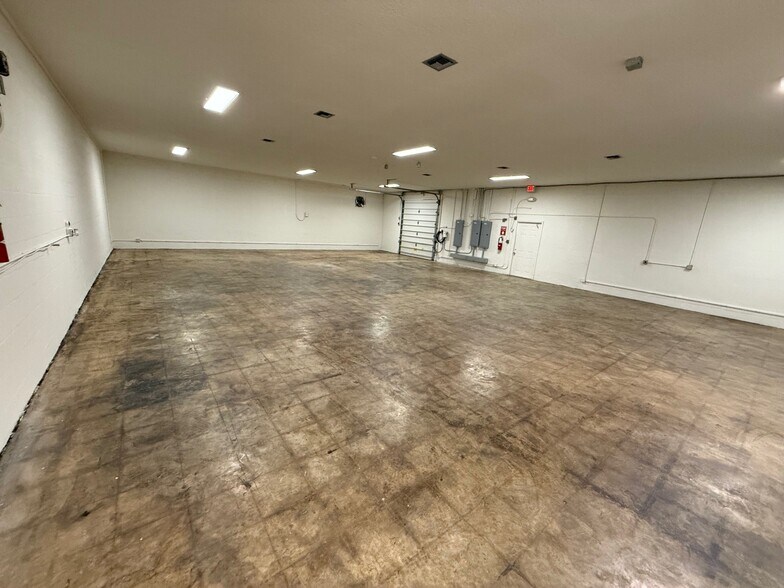 More Photos Of 107 E New Haven Ave, Melbourne General Retail For Sale