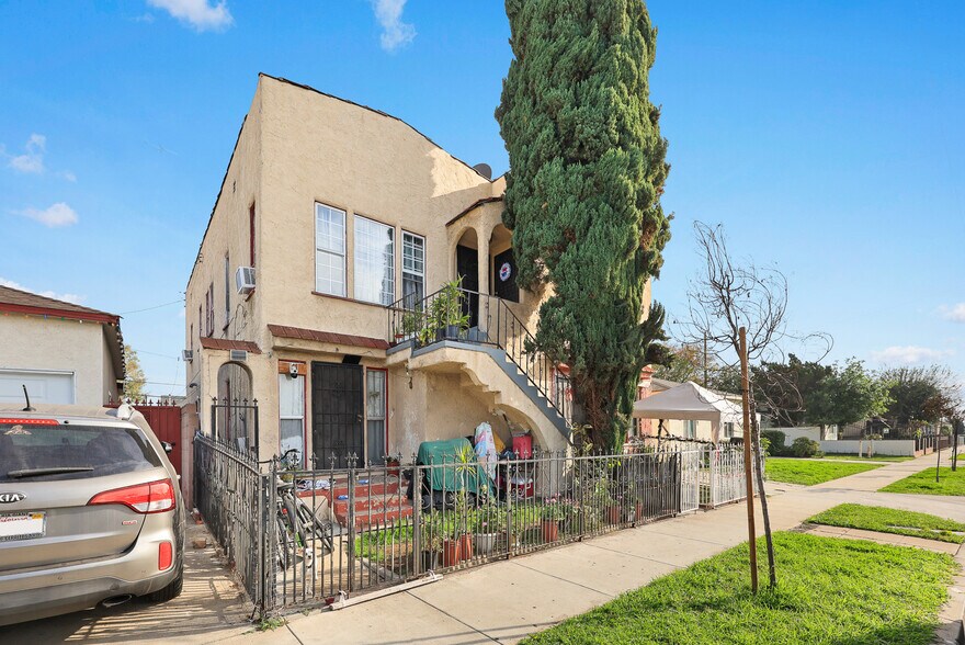 More Photos Of 960 Simmons Ave, Los Angeles Apartments For Sale