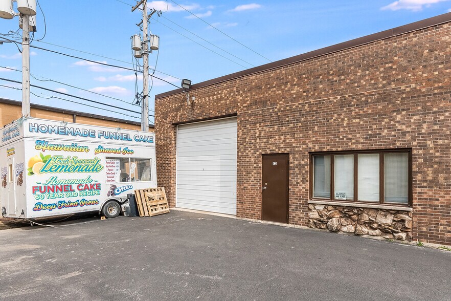More Photos Of 4700 W 137th St, Crestwood Warehouse For Lease