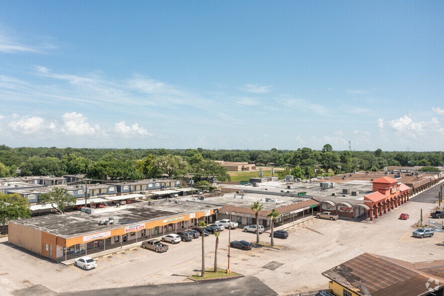 More Photos Of 2120-2314 N Alexander Dr, Baytown Unknown For Lease