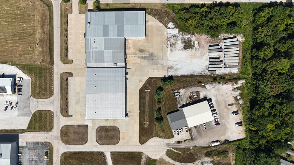 More Photos Of 1011 Industrial Ct, Moscow Mills Warehouse For Lease