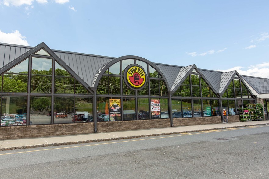 More Photos Of 625-709 Hamburg Tpke, Wayne Storefront For Lease