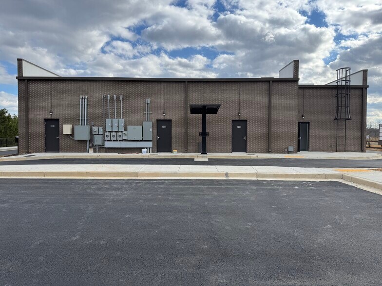 More Photos Of 83 N Georgia Ave, Dawsonville Restaurant For Lease