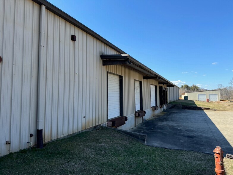 More Photos Of 1090 Shamrock Ave, Landrum Distribution For Sale