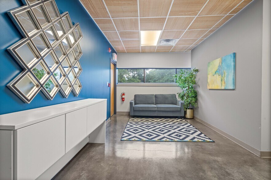 More Photos Of 1508 Nw Vivion Rd, Kansas City Coworking Space