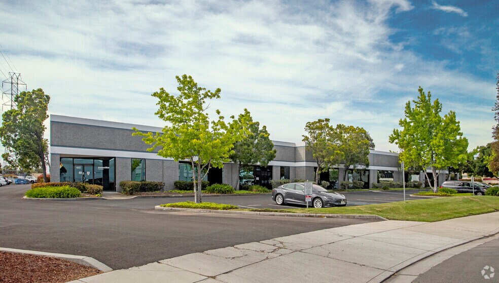 More Photos Of 402-426 S Hillview Dr, Milpitas Light Manufacturing For Lease