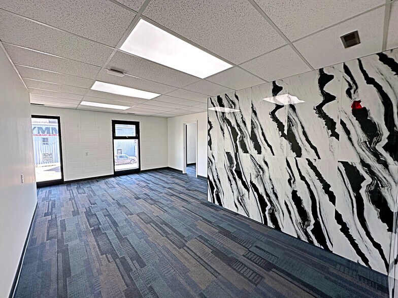 More Photos Of 8127 Fraser Av, Fort McMurray Service For Lease