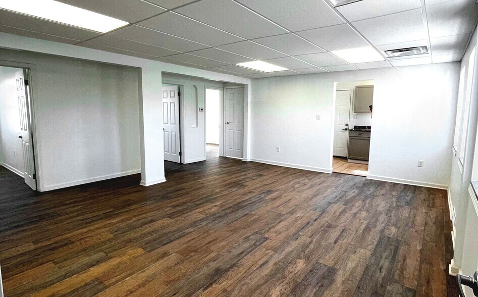 More Photos Of 2827 Fort St, Lincoln Park Freestanding For Sale