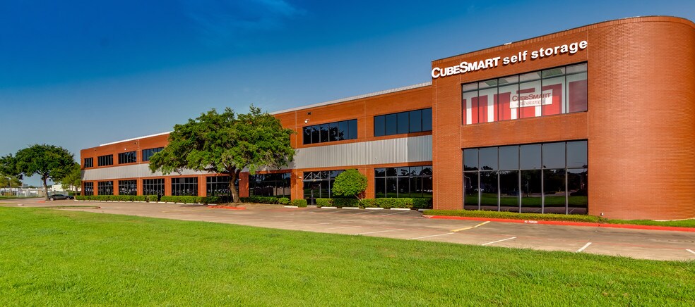 More Photos Of 555 Gemini St, Houston Self Storage For Lease