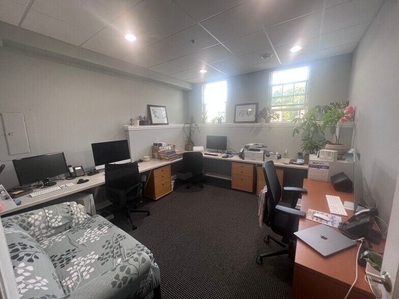 More Photos Of 405 Illinois Ave, St Charles Office For Lease