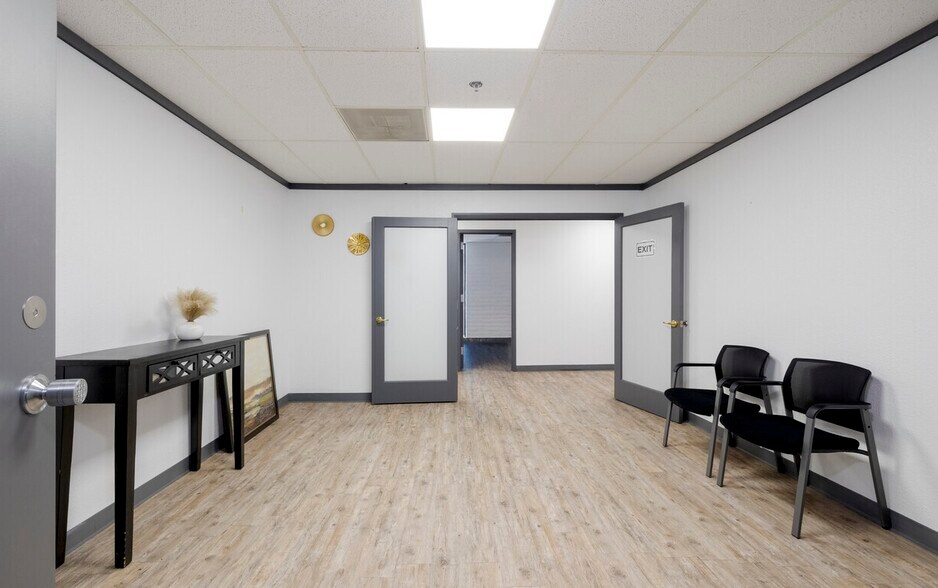 More Photos Of 5060 N 19th Ave, Phoenix Office For Sale