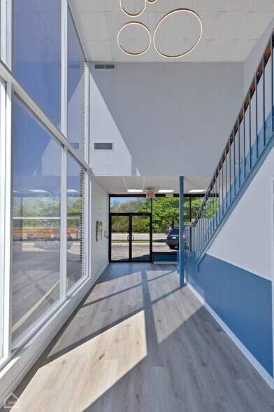 More Photos Of 7161 N Cicero Ave, Lincolnwood Office For Lease