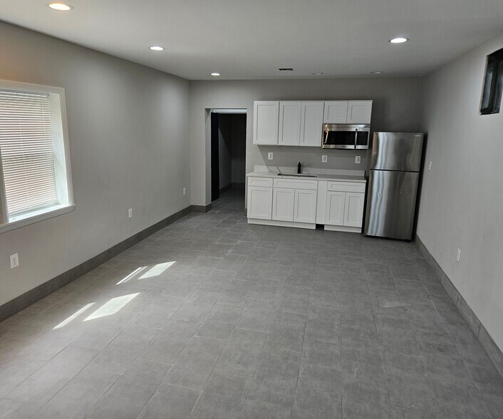 More Photos Of 6624 Quad Ave, Rosedale Industrial For Sale