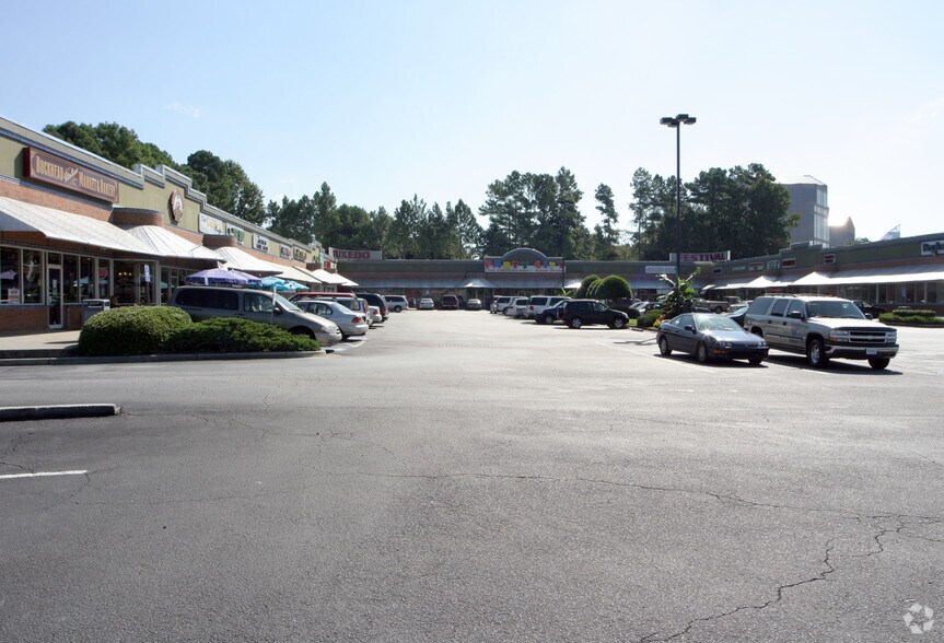 More Photos Of 3655 Roswell Rd NE, Atlanta Storefront For Lease