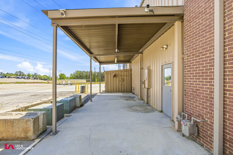More Photos Of 1364 Candler Rd, Gainesville Truck Terminal For Lease