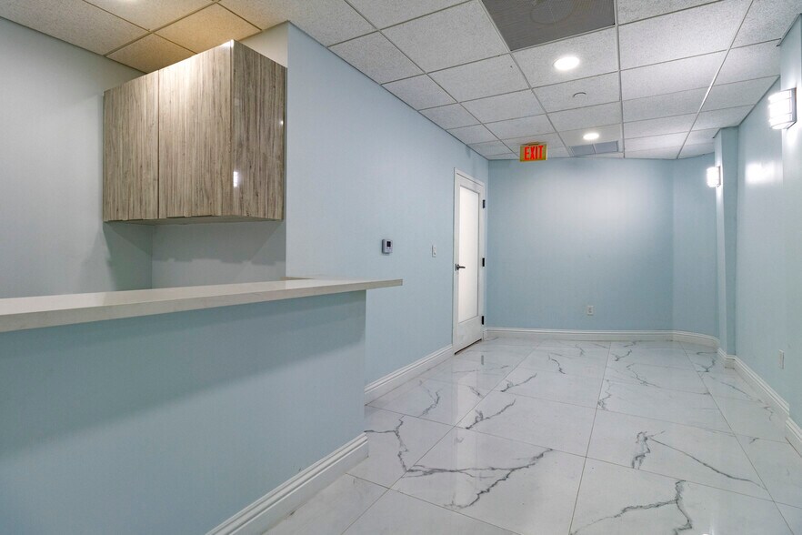 More Photos Of 6141 Sunset Dr, South Miami Medical For Lease