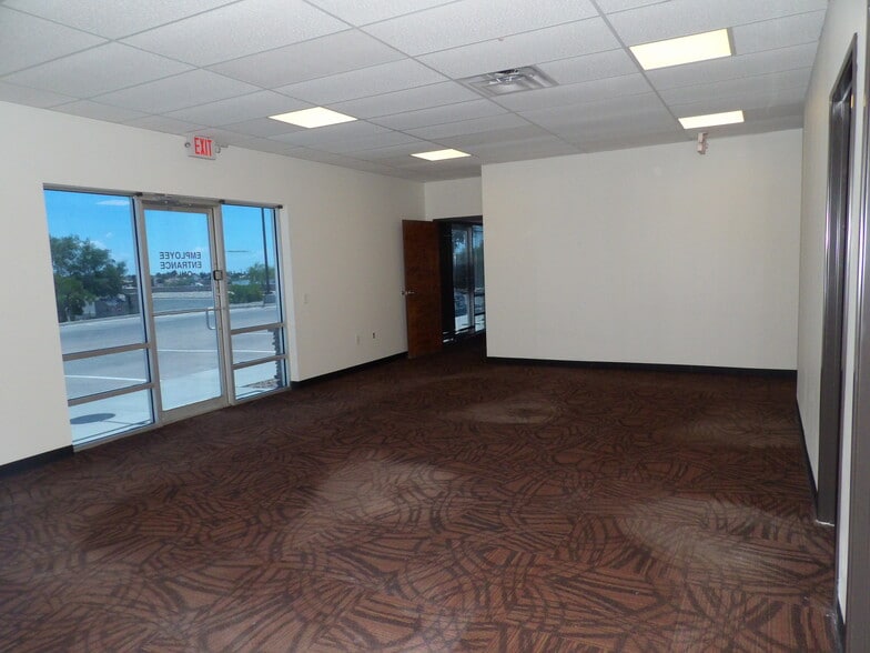 More Photos Of 11500 Pellicano Dr, El Paso Showroom For Lease