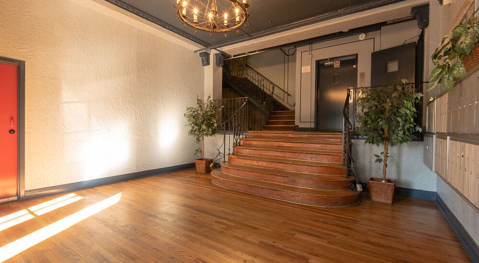 More Photos Of 500 S Westmoreland Ave, Los Angeles Apartments For Sale