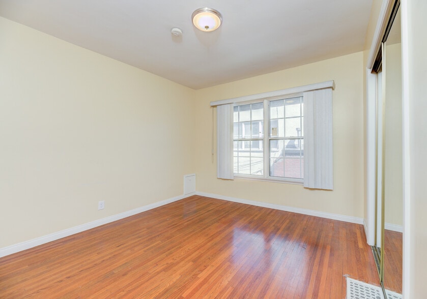 More Photos Of 913 S Wilton Pl, Los Angeles Apartments For Sale