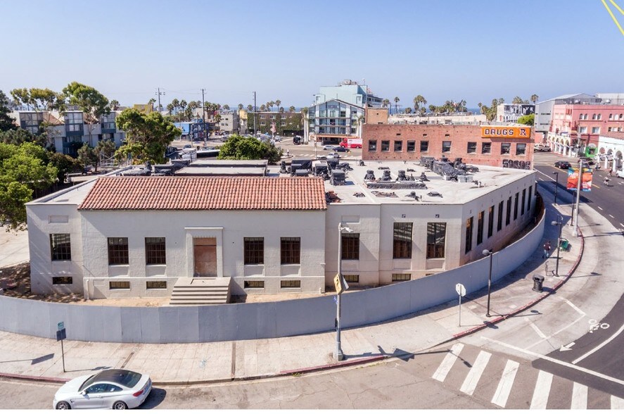 More Photos Of 1601 Main St, Venice Loft Creative Space For Sale