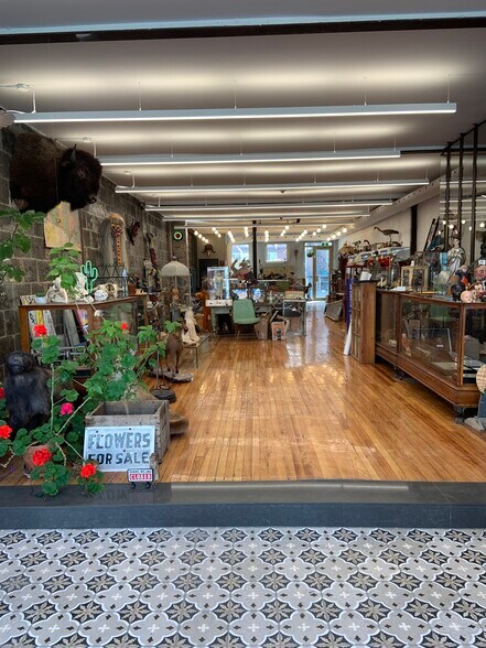 More Photos Of 7604-7606 Rue Saint-Hubert, Montréal Storefront Retail Residential For Lease