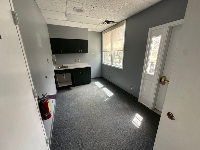 More Photos Of 8080 Moors Bridge Rd, Portage Medical For Lease