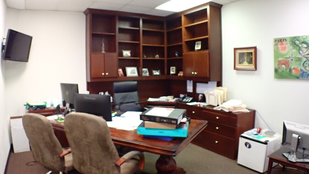More Photos Of 2819-2829 Burton Ave, Burbank Warehouse For Lease
