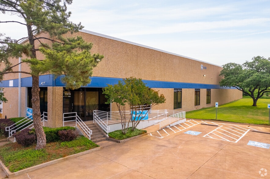 More Photos Of 11410-11420 Mathis Ave, Farmers Branch Distribution For Lease