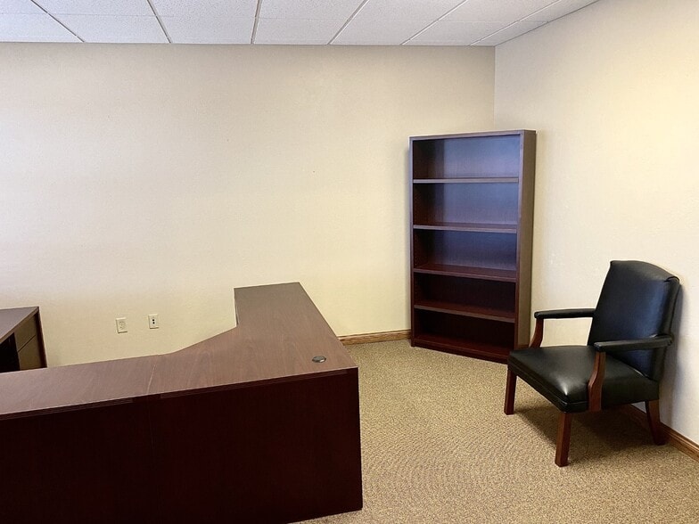 More Photos Of 755 W Covell Rd, Edmond Medical For Lease
