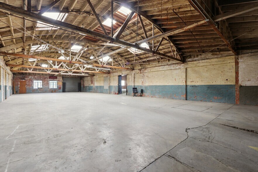 More Photos Of 6505 McKinley Ave, Los Angeles Manufacturing For Lease