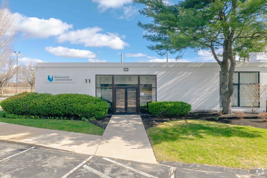 More Photos Of 7-11 Audubon Rd, Wakefield Light Manufacturing For Lease