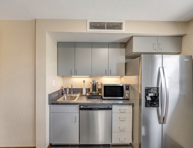 More Photos Of 389 Roberts Ct, Grand Junction Service For Sale