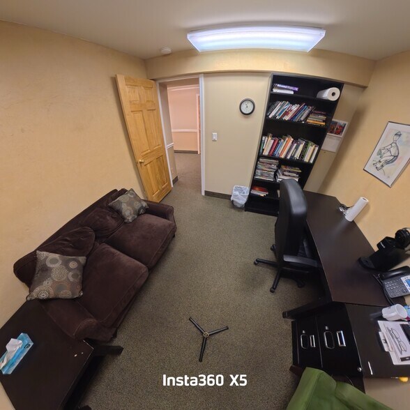 More Photos Of 302 Willis Ave, Mineola Freestanding For Lease