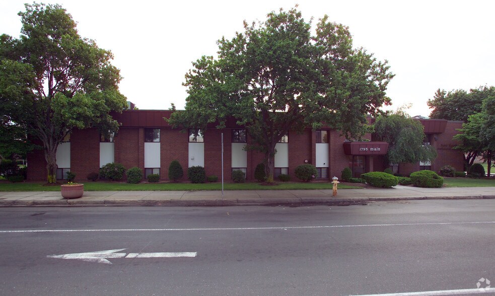 More Photos Of 1795 Main St, Springfield Medical For Sale