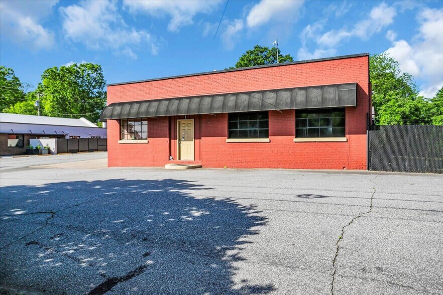 More Photos Of 1 Pete Hollis Blvd, Greenville Auto Repair For Sale