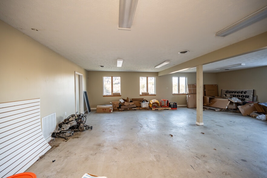 More Photos Of 19530 Garrett Hwy, Oakland Freestanding For Sale