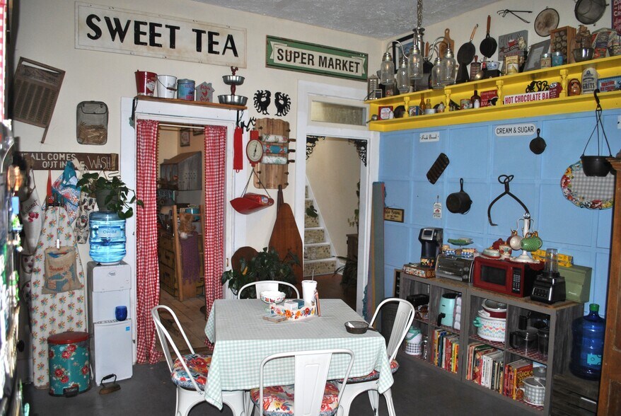 More Photos Of 209 W Main St, Circleville Storefront For Sale