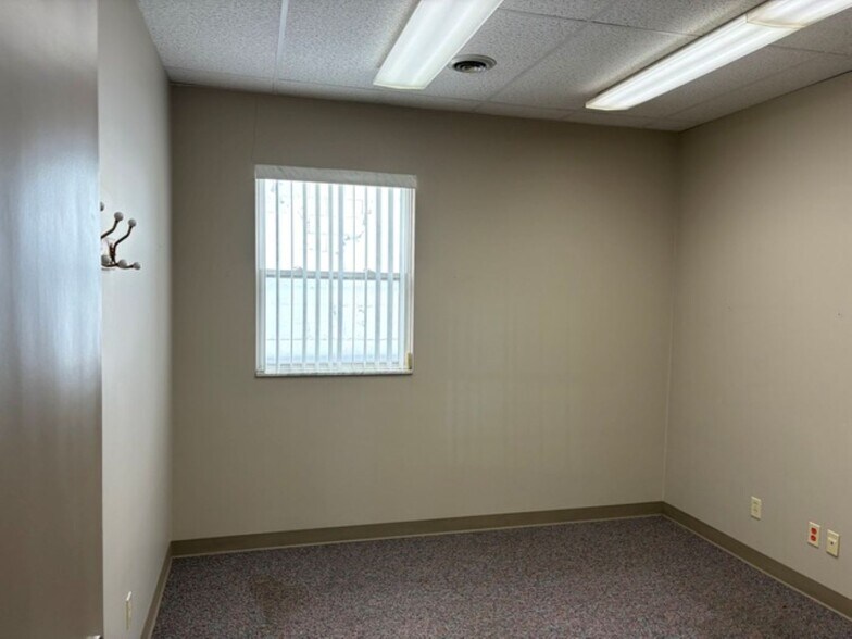 More Photos Of 1605 W Court St, Kankakee Office For Lease