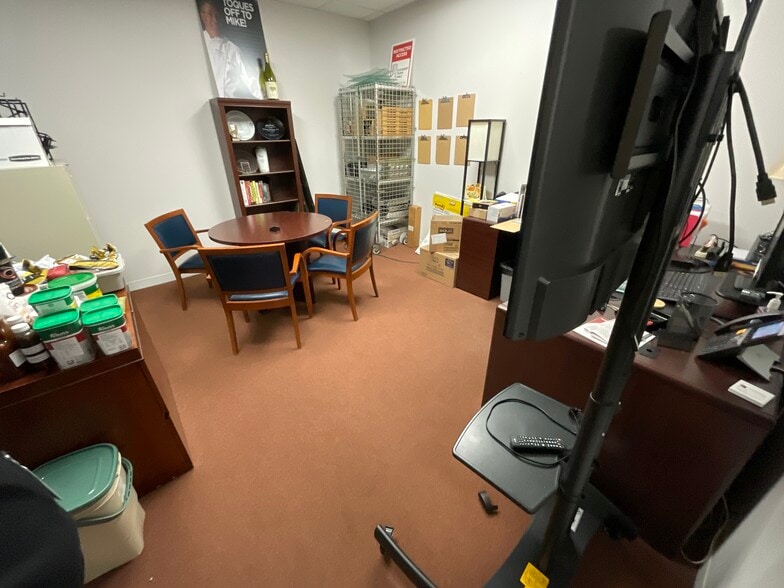 More Photos Of 2505 S Finley Rd, Lombard Office For Sale