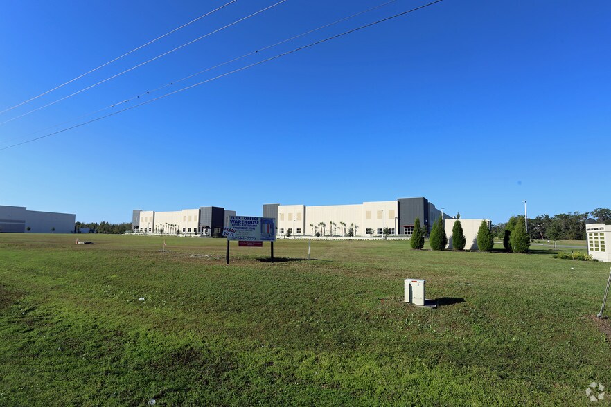 More Photos Of 201 S County Line Rd, Plant City Unknown For Lease