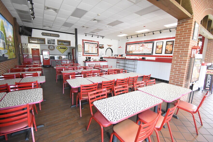 More Photos Of 253 N Bypass 35, Alvin Storefront For Lease