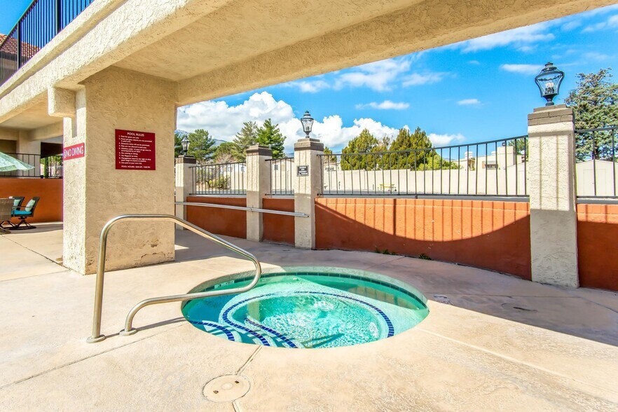 More Photos Of 301 W State Route 89A, Cottonwood Hotel For Sale