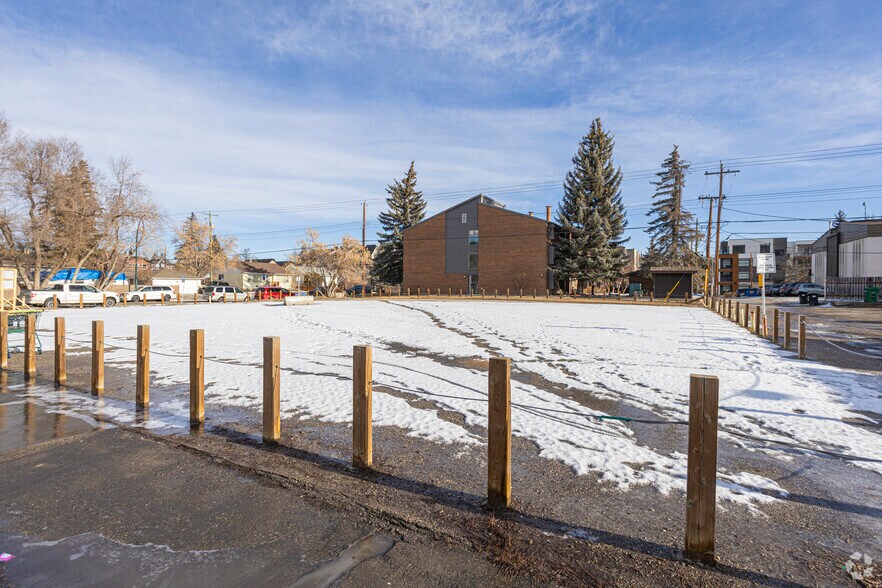 More Photos Of 3416 3 Av NW, Calgary Apartments For Lease