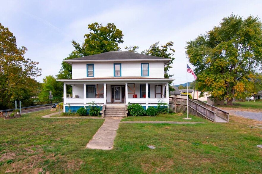 More Photos Of 101 Davis st, Alderson Freestanding For Sale