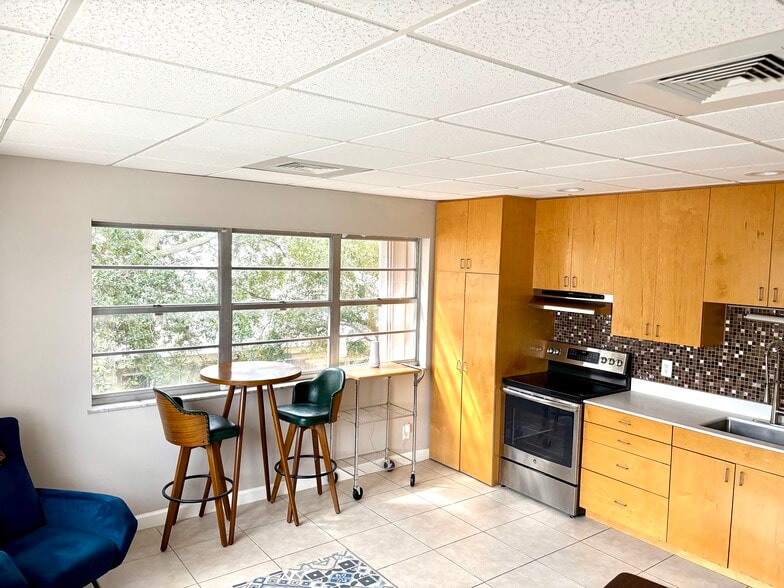 More Photos Of 218 S F St, Lake Worth Warehouse For Sale