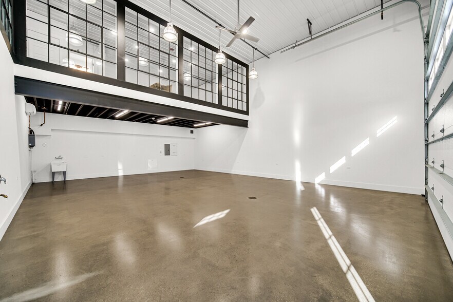 More Photos Of 2244 Ferry Rd, Naperville Flex For Sale