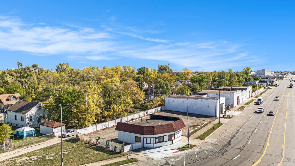 More Photos Of 8300 Livernois Ave, Detroit Storefront Retail Office For Sale